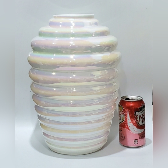 Vntg🤍Large 13" Crisp White Opalescent Irredescent Blown Beehive Glass Vase - Picture 7 of 15